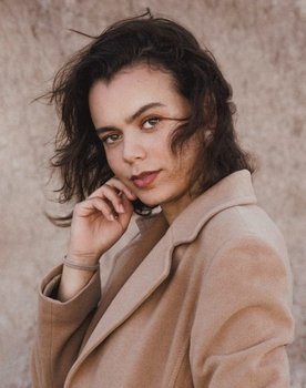 Estela Santos as 