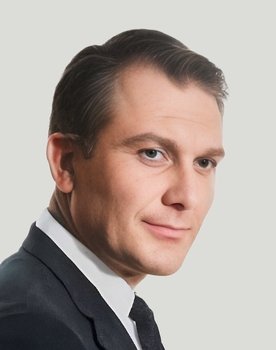 Orhan Günşiray as 