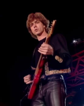 Thibault Abrial as Guitares