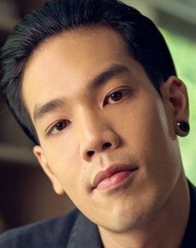 Touchchavit Kulkrachang as Jom