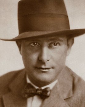 Carl Auen as Pflegesohn Frank
