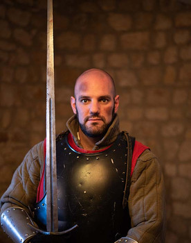 Edgar López Rayo as Royal Guard #3