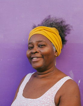 Sandra Regina as Entrevistada