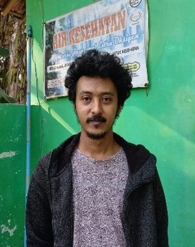 Adha Roi as Amir