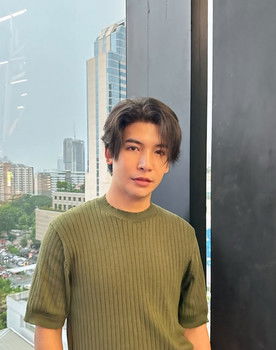 Nattiruth Sirawongpak as James