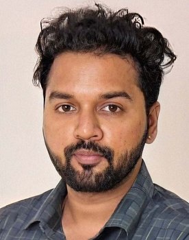Naren Vijay as RJ Siva