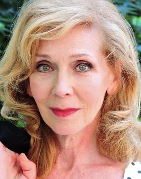 Rosine Young as Elisabeth Lolo