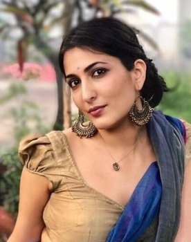 Eisha Chopra as Shaina