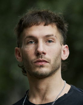 Fausto Bengoechea as Adrián Roca