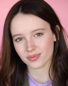 Hannah Devlin as Maribel