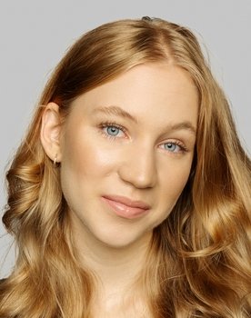 Maja Kalbarczyk as Guard