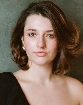 Megan Vorster as Karin (Young)