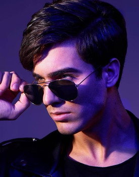 Vazul Magyar as Boss