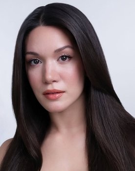 Hazal Subaşı as Şule