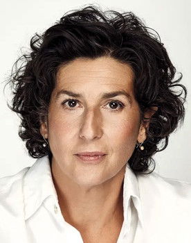 Elvira Mínguez as Carmen