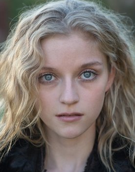 Lara Feith as Heike