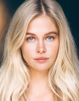 Hanna Griffiths as Eve Elliott