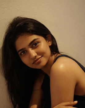 Mamitha Baiju as Sandra