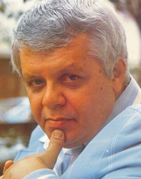 Cláudio Corrêa e Castro as Rômulo Sampaio