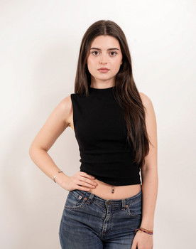 Adriana Hormigos as Belén