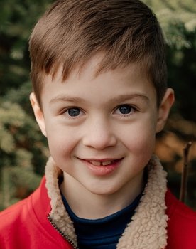 Crixus Lapointe as Felix