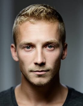 Andreas Jessen as Frederik