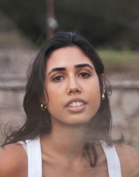 Ana Clara Ribeiro as Jéssica