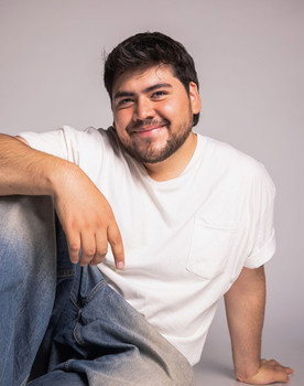 Dilan Rivera as Óscar