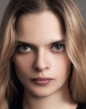 Solange Frejean as Her