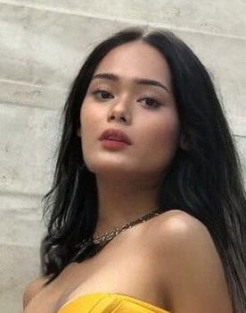 Yosh Cuares as Valen Reyes