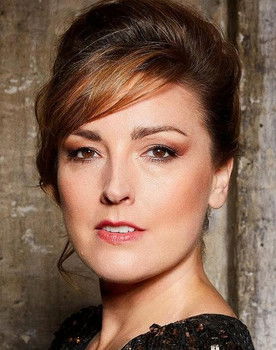 Sinne Eeg as Solista