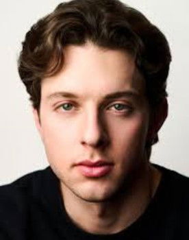 Shane Dorriz as Noah Gravens