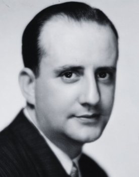 Adhemar Gonzaga as Jurado de óculos