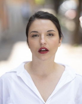 Ilaria Marcuccilli as Cinzia