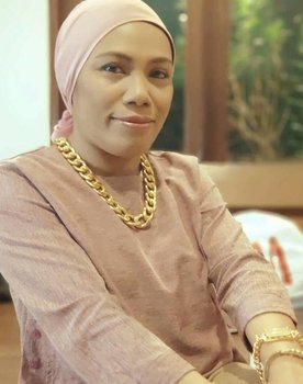 Nurlela M. Ipa as Dhira