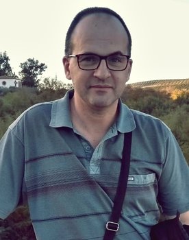 El hijo del hombre perseguido por un O.V.N.I.