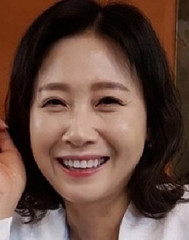 고용화 as Lee Ki Suk's mother