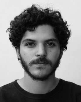 Diego Guzmán as Tomás