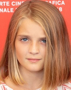 Elisa del Genio as 