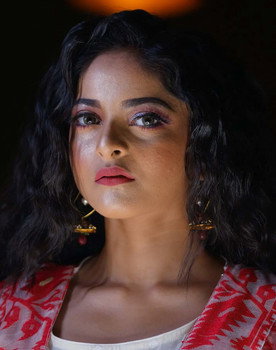Diya Mukherjee as Ishani Chowdhury Singha Roy