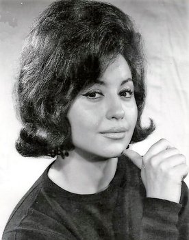Mary Paz Pondal as Ramona