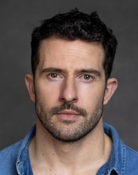 Michael Parr as Arnie