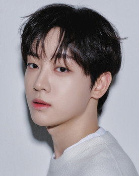 李泰彬