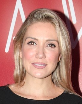 Elena Papavasileiou as Tonia