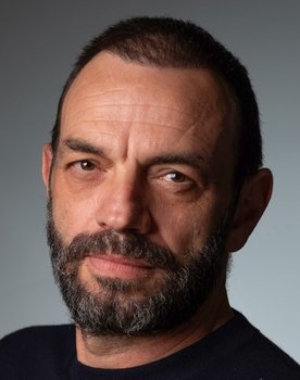 Edon Rizvanolli as Enes