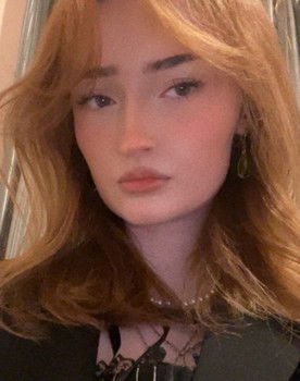 Caragh Clarke as Leanne