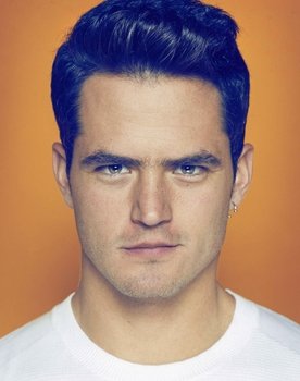 Martín Barba as Iván