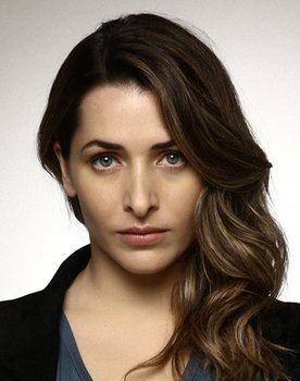 Vasiliki Troufakou as Lela (Lambrini)