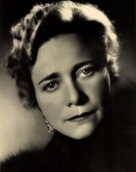 Franziska Kinz as Anna Bründl, Gattin des Schuhmachers