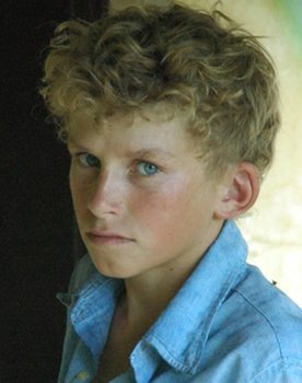 Nicolás Treise as Mario